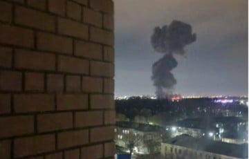 На военном заводе в Челябинской области РФ прогремели взрывы и вспыхнул пожар