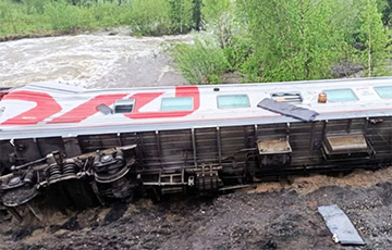 В РФ 70 человек пострадали при сходе поезда с рельсов