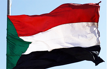 Десятки тысяч суданцев вышли на протесты против военного совета страны