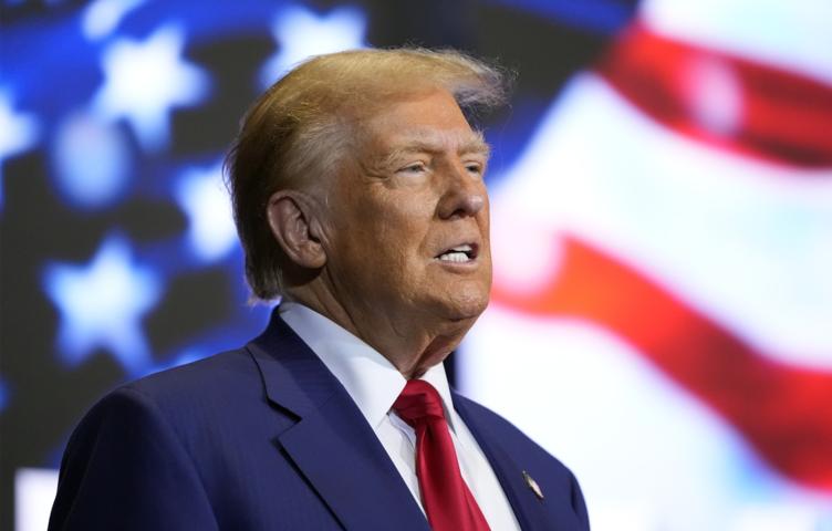 Песков прокомментировал слова Трампа о том, что Путин «сошел с ума»