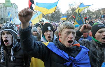 На Майдане начался митинг против «формулы Штайнмайера»