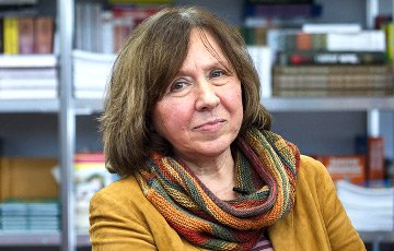 Светлана Алексиевич анонсировала книгу революции в Беларуси