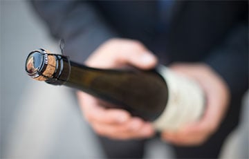 На Землю из космоса прилетела бутылка шампанского
