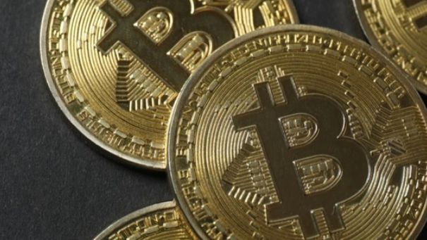 Обвал биткоина ускоряется: 27% потерь с января и провал ниже $70 тыс.