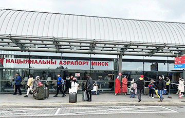 В минском аэропорту удерживают группу иностранцев без объяснения причин