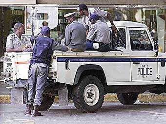 Зимбабвийского депутата арестовали за прослушивание песни про Мугабе