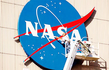 NASA запустило стрим с облетом Луны
