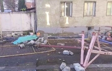 В Бресте люлька с тремя рабочими рухнула с уровня пятого этажа