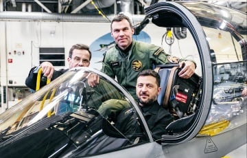 Премьер Швеции показал Зеленского в кабине Gripen