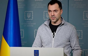 Офис президента Украины принял отставку Арестовича