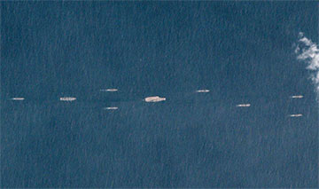 В Южно-Китайском море спутники обнаружили огромный флот