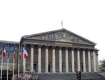 Сенат Франции утвердил скандальную пенсионную реформу