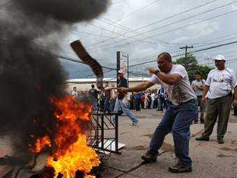 Сторонники свергнутого президента Гондураса вышли на баррикады