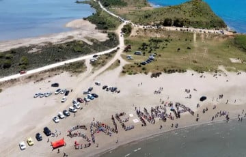 В Албании десятки тысяч человек вышли на протест из-за курорта, связанного с Кушнером