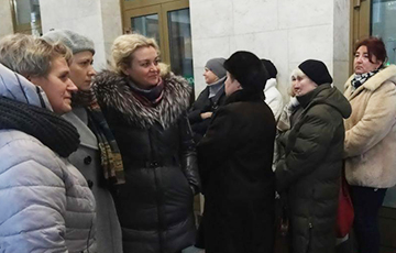 Спикер «парламента» Андрейченко испугался выйти к «Матерям 328»