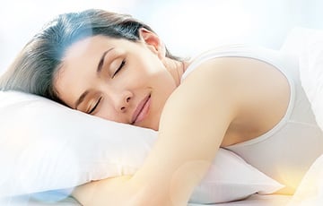 Какая поза сна полезна для мозга?