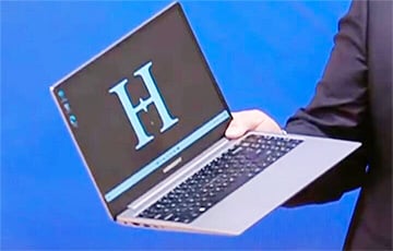 Лукашенко показал «первый беларусский ноутбук»: в сети нашли его прототип