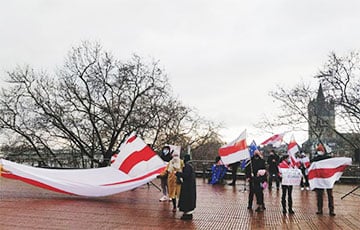 Кельн вышел на акцию солидарности с борющимися белорусами