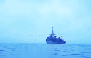 Московитский корабль «Иван Хурс» взрывается в момент удара дрона: новое видео