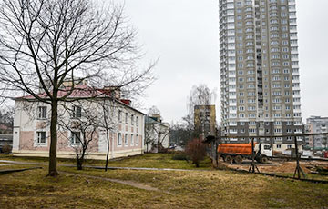 В Минске выставили на аукцион восемь двухэтажных домов с людьми