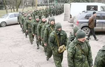 Британская разведка: РФ намерена набрать в армию 400 тысяч контрактников в 2024 году