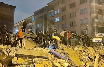 Мощное землетрясение в Турции: более 100 погибших