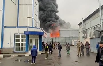 Под Москвой вспыхнул мощный пожар