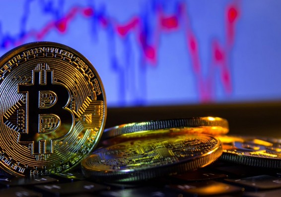 Bitcoin резко вырос в цене и установил годовой рекорд