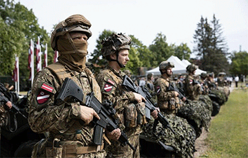 В Латвии вернули обязательную военную службу для мужчин