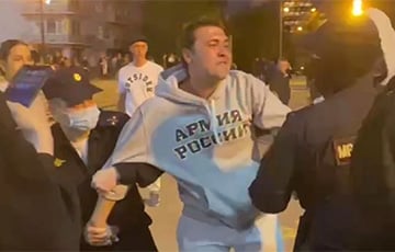 «Я за Московию!»: на протесте в Екатеринбурге силовики задержали фаната Путина