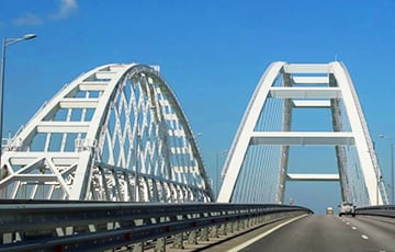 Фотофакт: Перед Керченским мостом - многокилометровая пробка