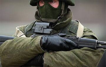 Видеофакт: Московитский оккупант убегает от украинского беспилотника