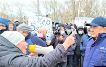 Казахстан охватили массовые митинги и забастовки
