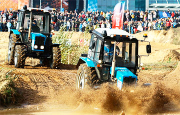 Под Минском прошли гонки на тракторах