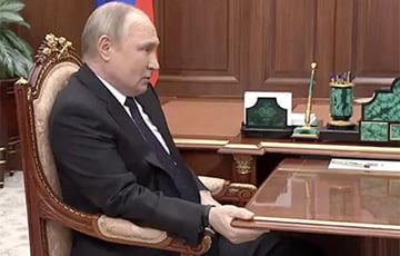 Newsweek: Почему Путин почти не двигает правой рукой
