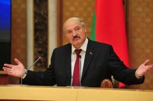 Лукашенко хочет еще в два раза сократить госаппарат