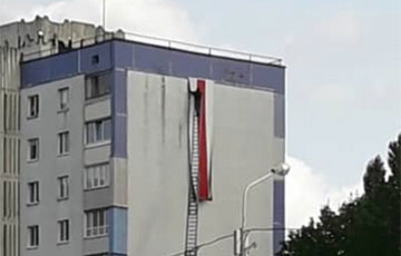 У воришек не получилось снять огромный флаг на одном из домов Минска