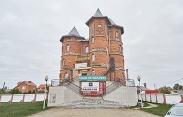 Марьиной Горке продают «замок» с баром и игровыми автоматами
