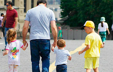 Ученые: Отцы в Германии стали проводить больше времени со своими детьми