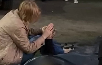 Родители оплакивают погибшего от московитской ракеты сына