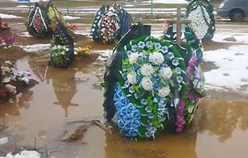 Видео с плавающего кладбища под Барановичами взорвало TikTok