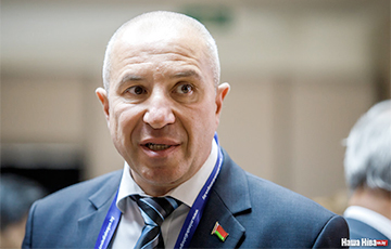 Трудовых мигрантов из Непала заставили петь перед Караевым