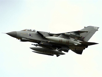Британские самолеты разбомбили крупнейшее в Ливии нефтяное месторождение