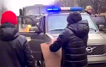 Жители Херсона заблокировали дорогу колонне оккупантов с меткой Z и гонят их в РФ
