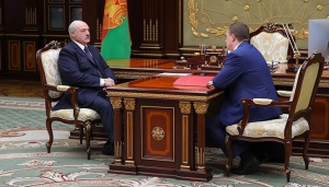 Лукашенко правительству: придется и сеять, и убирать, и у станка стоять