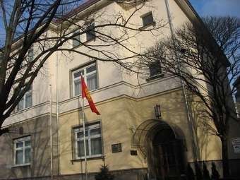 Посольство Беларуси в Кыргызстане забросали камнями (Фото)