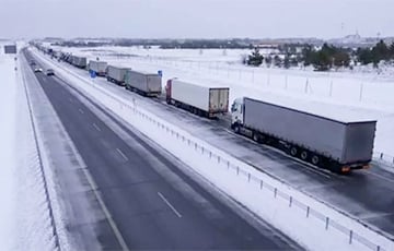 Очередь грузовиков на въезд в Беларусь из Польши выросла до 60 километров
