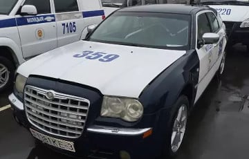 Автомобиль-таран из эскорта Лукашенко выставили на продажу