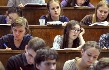Беларусские вузы ежегодно отчисляют около 8000 студентов