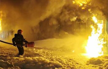 В Минске на строящемся стадионе на улице Ванеева серьезный пожар